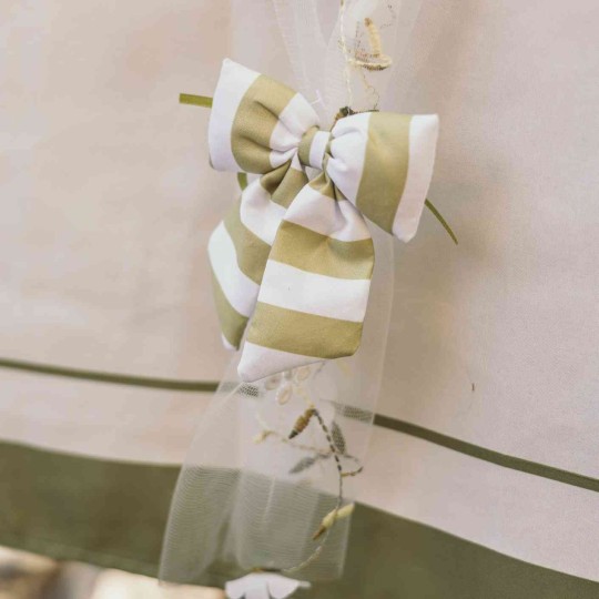 Chemin de Table Jardin Brodé Organza Blanc et Vert 25cmx5m