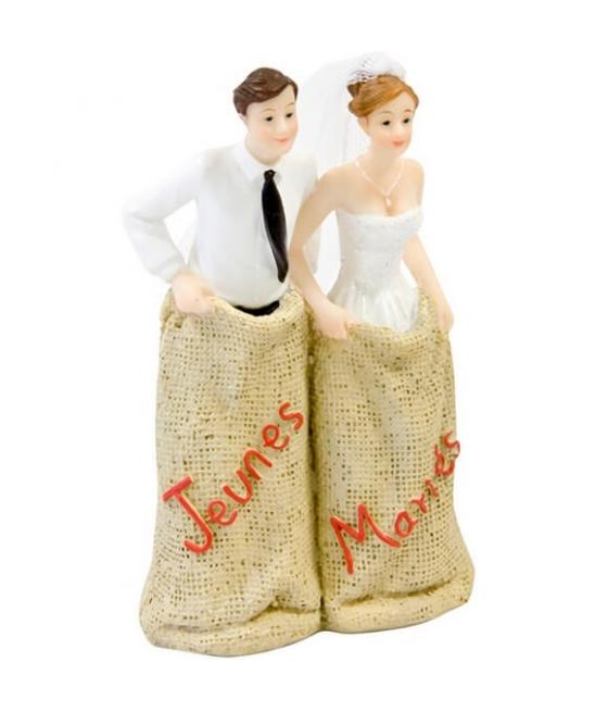 Couple mariés course en sac