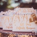 boites enfants heureux embosse rose