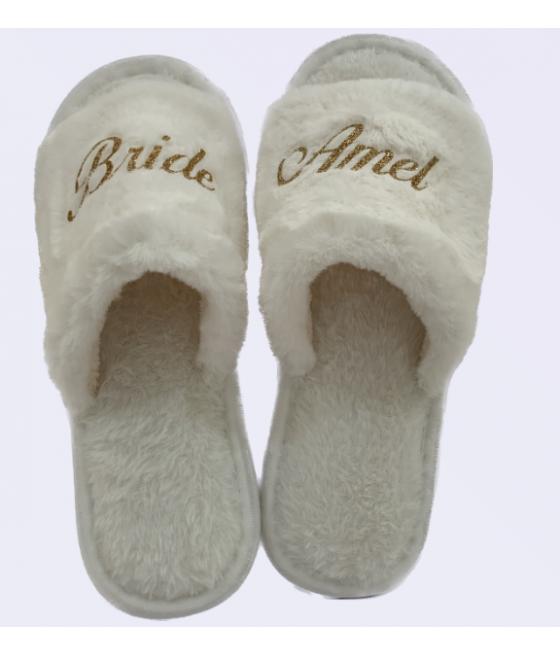 Fabriqués avec des matériaux doux et luxueux, nos chaussons offrent un confort exceptionnel.