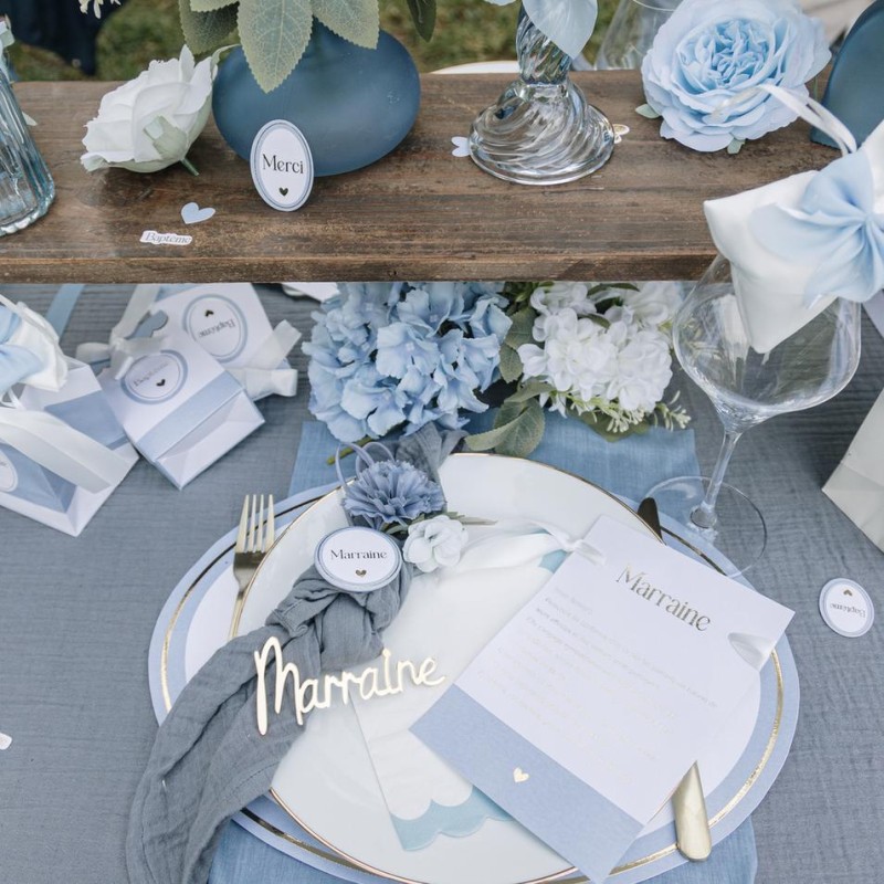 Pochons satin blanc noeud mousseline bleu